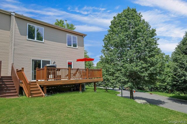 1 Ledger View Court, Highland Mills, NY 10930