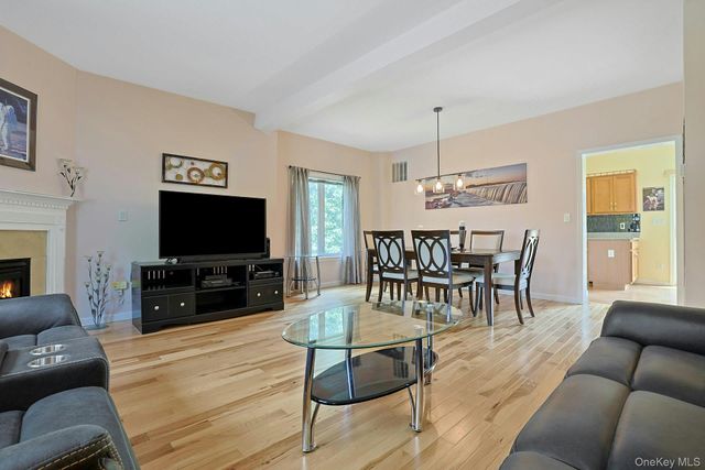 1 Ledger View Court, Highland Mills, NY 10930