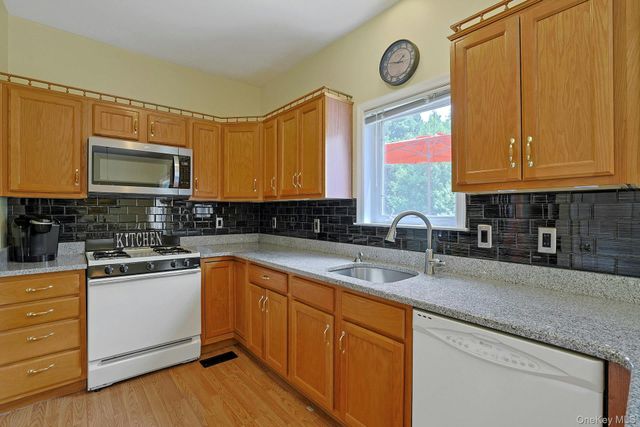 1 Ledger View Court, Highland Mills, NY 10930