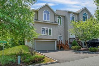 1 Ledger View Court, Highland Mills, NY 10930