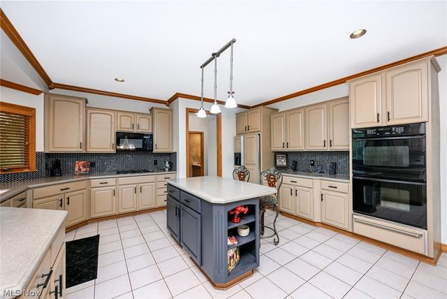 1597 Pilgrims Knob SE, Canton, OH 44709