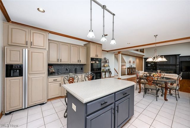 1597 Pilgrims Knob SE, Canton, OH 44709