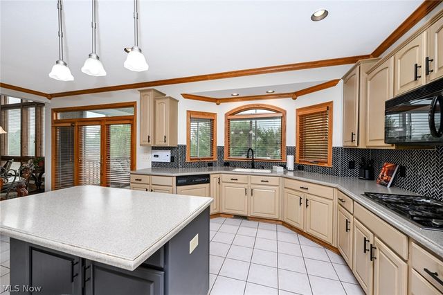 1597 Pilgrims Knob SE, Canton, OH 44709