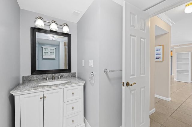 715 Tyler St, Hollywood, FL 33019