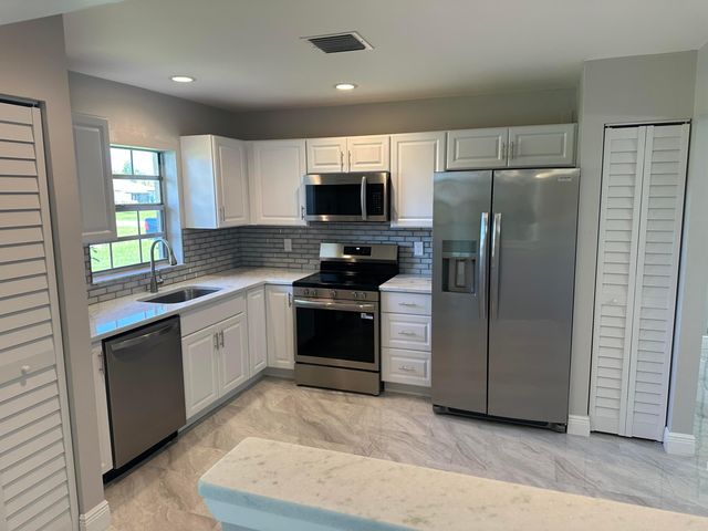5796 Moss Court 7, Fort Pierce, FL 34982