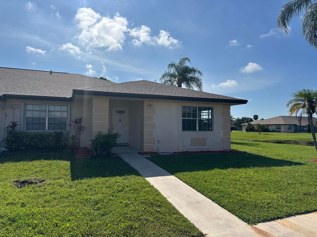 5796 Moss Court 7, Fort Pierce, FL 34982
