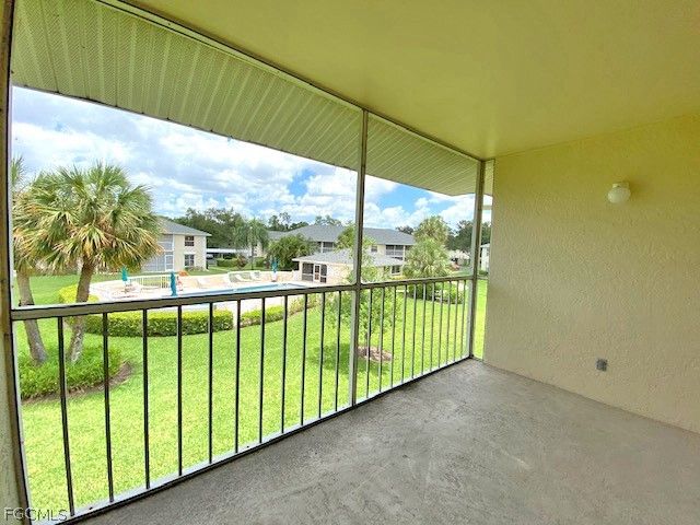 600 Squire CIR 202, Naples, FL 34104