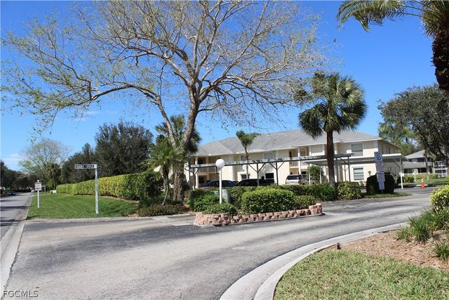 600 Squire CIR 202, Naples, FL 34104