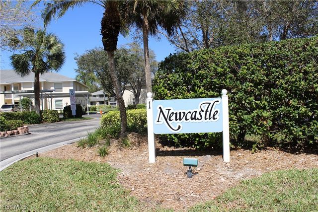 600 Squire CIR 202, Naples, FL 34104