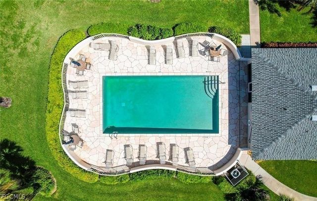 600 Squire CIR 202, Naples, FL 34104