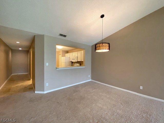 600 Squire CIR 202, Naples, FL 34104