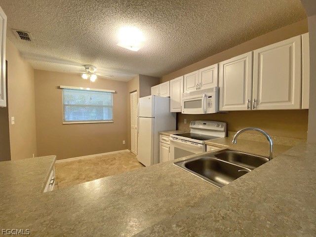 600 Squire CIR 202, Naples, FL 34104