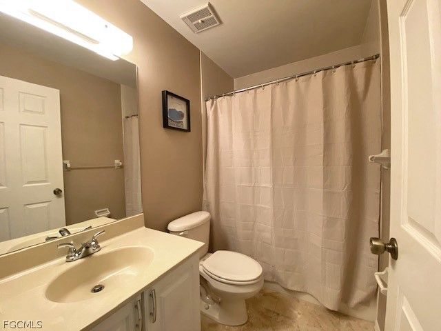 600 Squire CIR 202, Naples, FL 34104