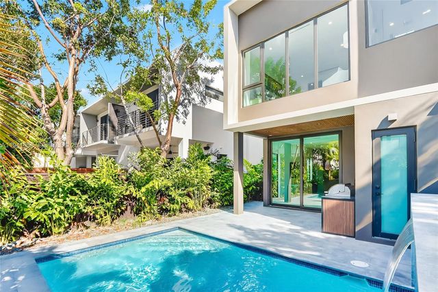 3084 Indiana St, Miami, FL 33133