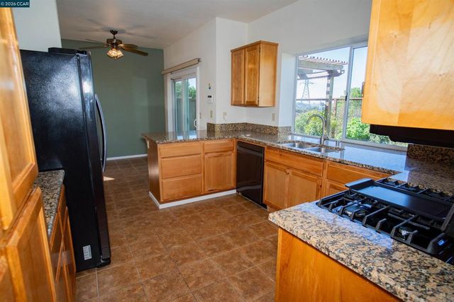 116 Bayhurst Dr, Vallejo, CA 94591