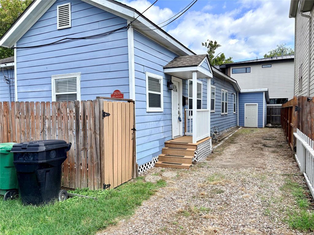2630 Arlington Street, Houston, TX 77008