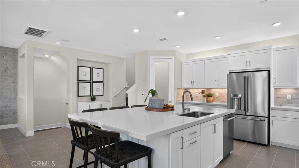 933 Treble, Irvine, CA 92618 — exterior