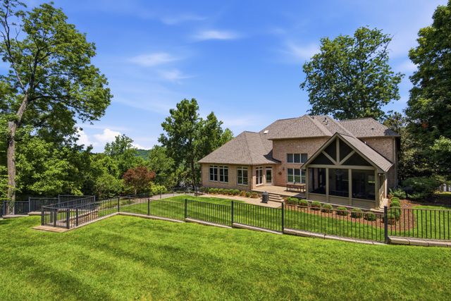 1112 Radnor Glen Dr, Brentwood, TN 37027