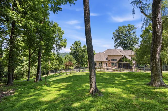 1112 Radnor Glen Dr, Brentwood, TN 37027