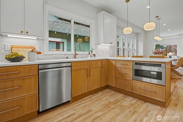 604 N 44th Street, Seattle, WA 98103