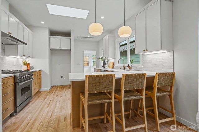 604 N 44th Street, Seattle, WA 98103