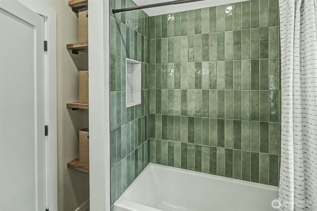 604 N 44th Street, Seattle, WA 98103