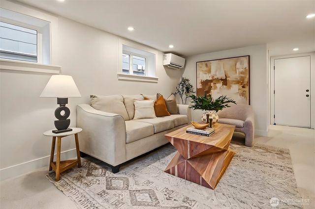 604 N 44th Street, Seattle, WA 98103