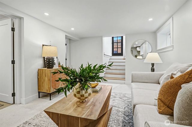 604 N 44th Street, Seattle, WA 98103