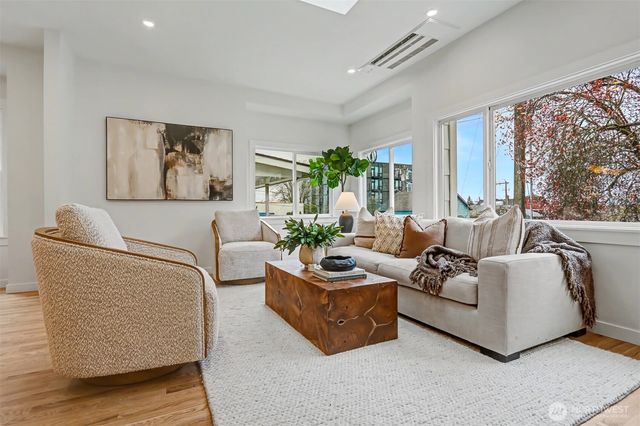 604 N 44th Street, Seattle, WA 98103