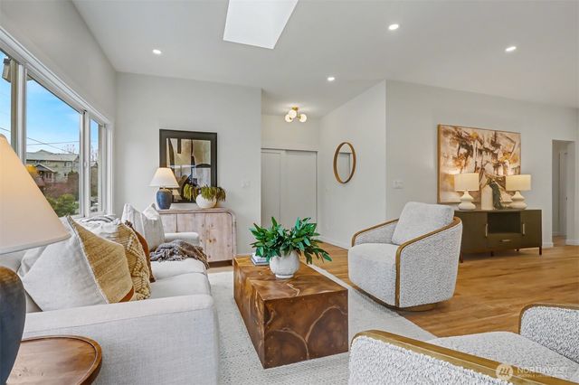 604 N 44th Street, Seattle, WA 98103