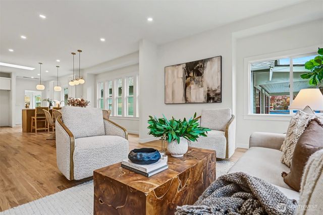 604 N 44th Street, Seattle, WA 98103