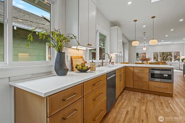 604 N 44th Street, Seattle, WA 98103