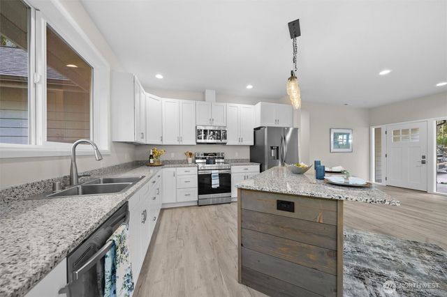 11813 Island Drive, Anderson Island, WA 98303