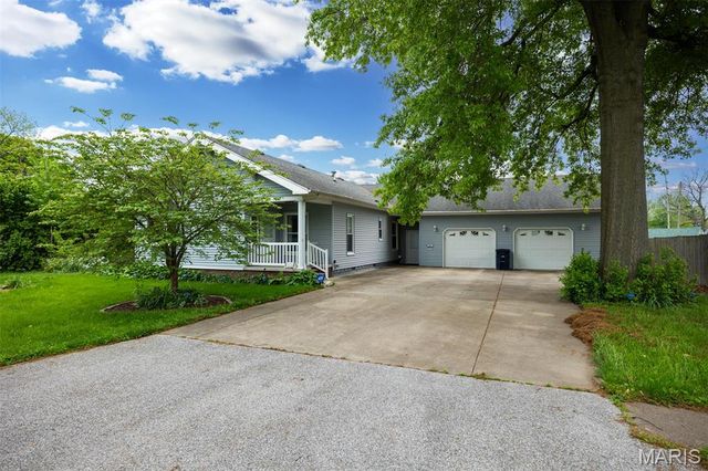 418 E Maple Street, Gillespie, IL 62033