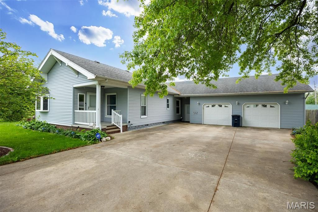 418 E Maple Street, Gillespie, IL 62033