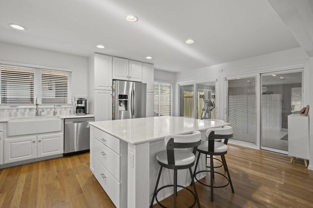 24 N Merkle Road, Bexley, OH 43209