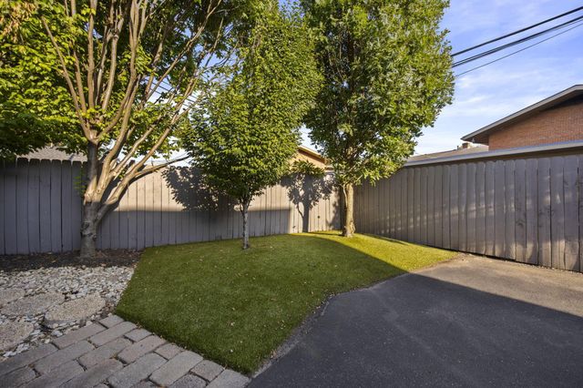 24 N Merkle Road, Bexley, OH 43209
