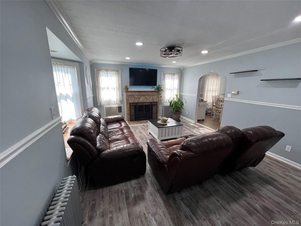 11 Bonaparte Place, Baldwin, NY 11510 — photo 2