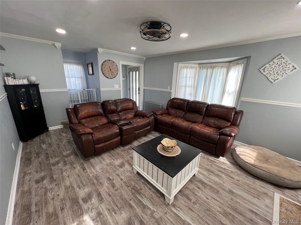 11 Bonaparte Place, Baldwin, NY 11510 — photo 4