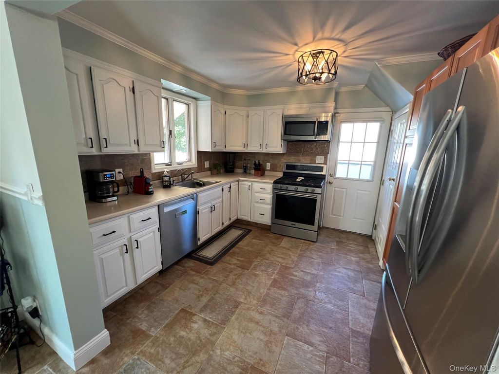 11 Bonaparte Place, Baldwin, NY 11510 — photo 5