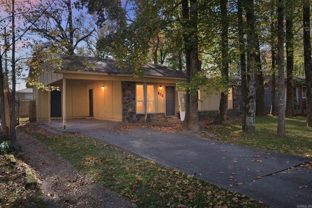 802 Towering Oaks Drive, Jacksonville, AR 72076