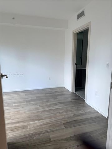 801 S Miami Ave 2002, Miami, FL 33130