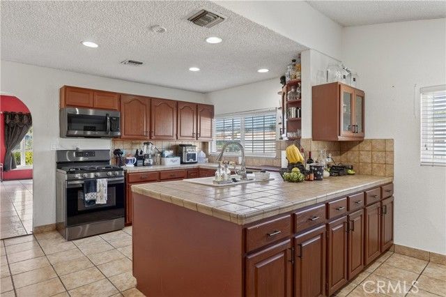 606 N Park, Pomona, CA 91768