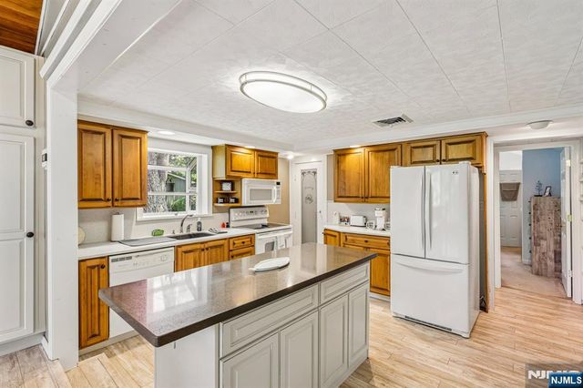 3 Beech Court, Hardyston, NJ 07460
