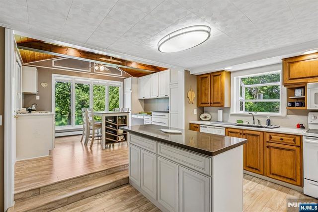 3 Beech Court, Hardyston, NJ 07460