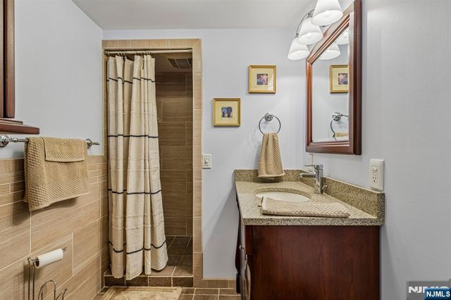 3 Beech Court, Hardyston, NJ 07460