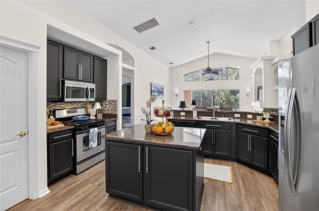 8215 MYRTLE POINT WAY, Tampa, FL 33647