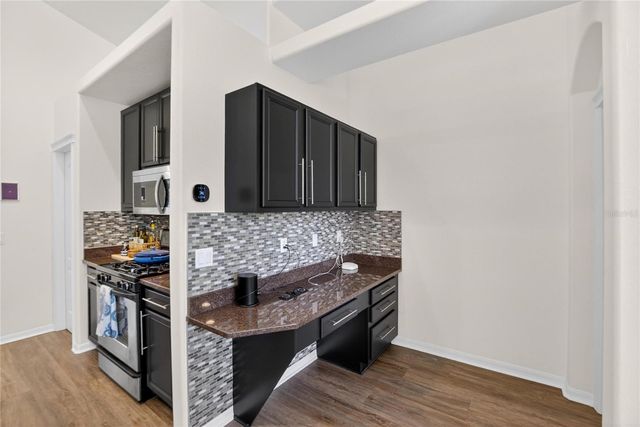 8215 MYRTLE POINT WAY, Tampa, FL 33647