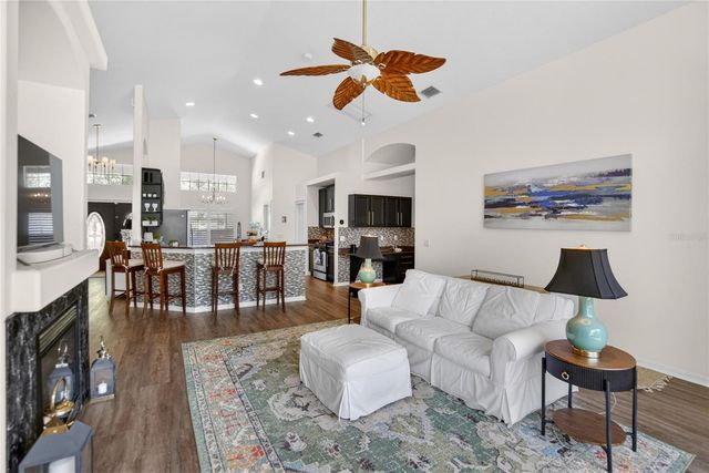 8215 MYRTLE POINT WAY, Tampa, FL 33647