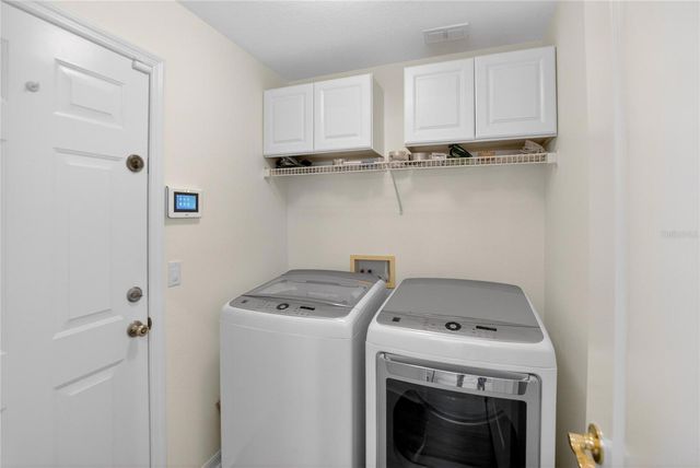 8215 MYRTLE POINT WAY, Tampa, FL 33647